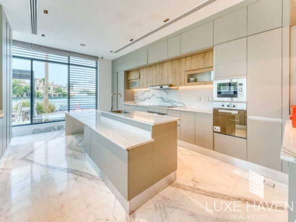 Property for sale in Signature Villas