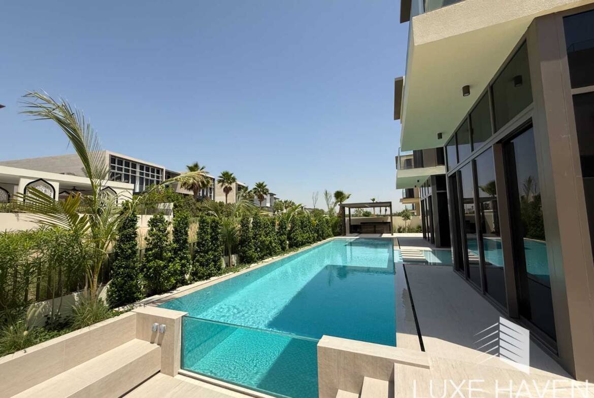Property for sale in Golf Place