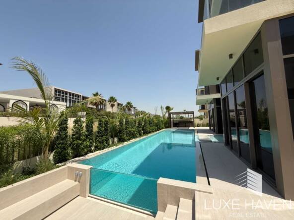 Property for sale in Golf Place