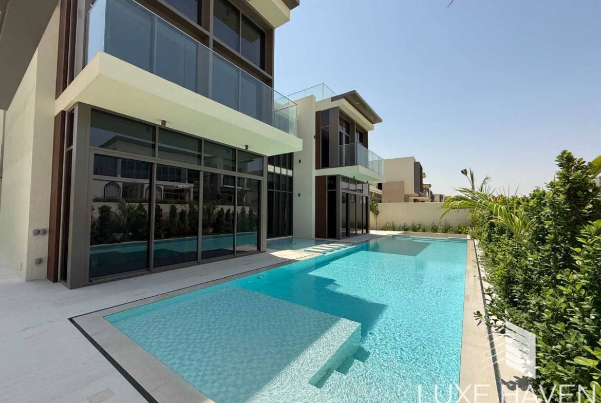 Property for sale in Golf Place